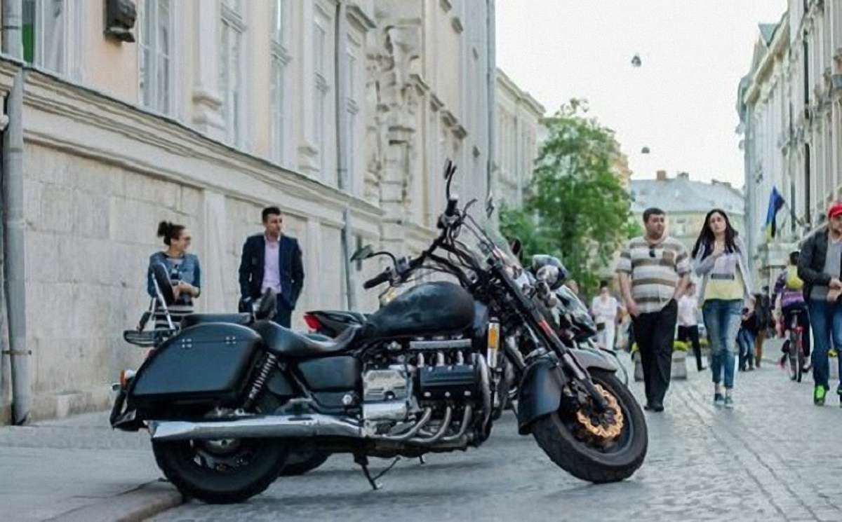 Львівські байкери відмовились переносити свою стоянку з-під Гарнізонного храму