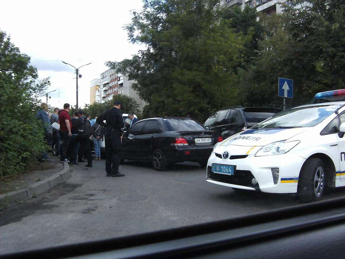 Інспектора митного поста на Львівщині затримали за хабар