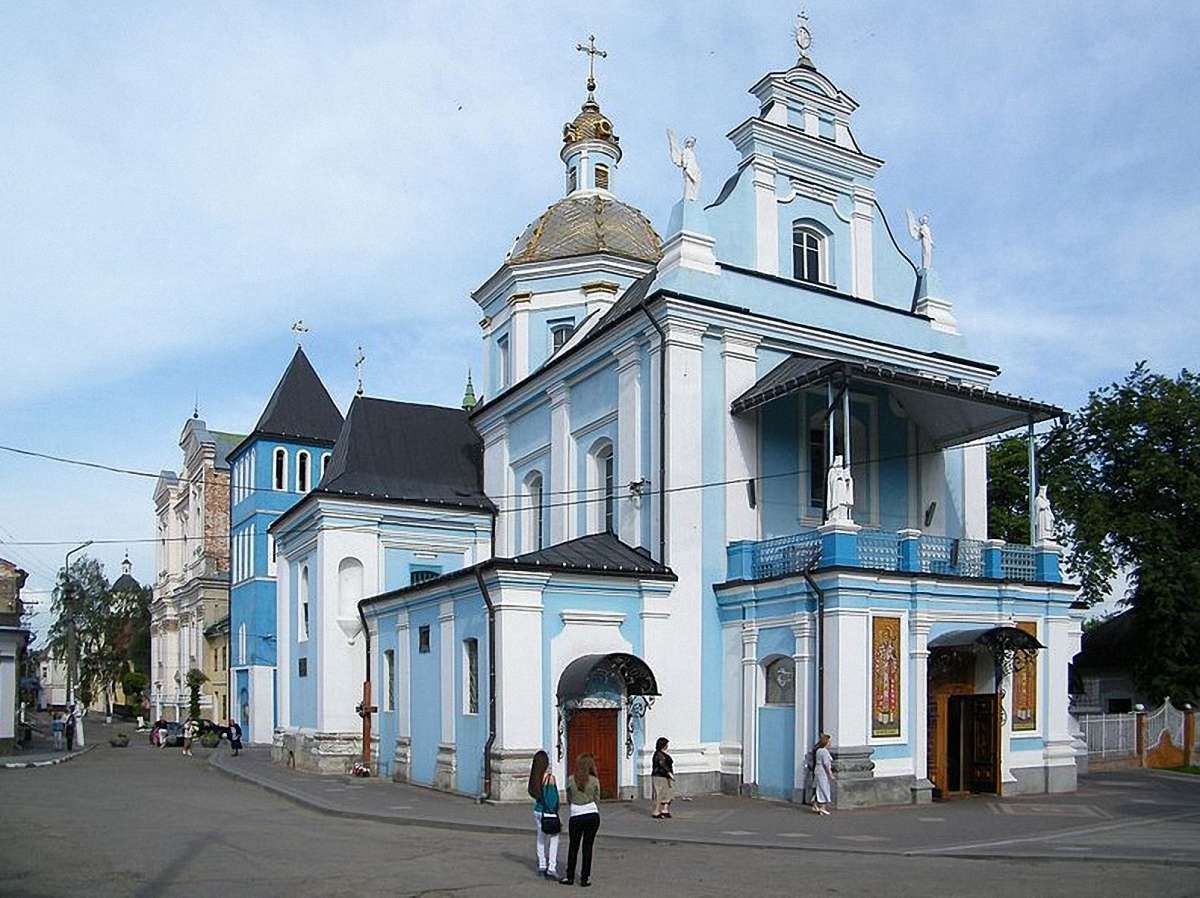 З фасаду самбірської церкви викрали водостічні труби