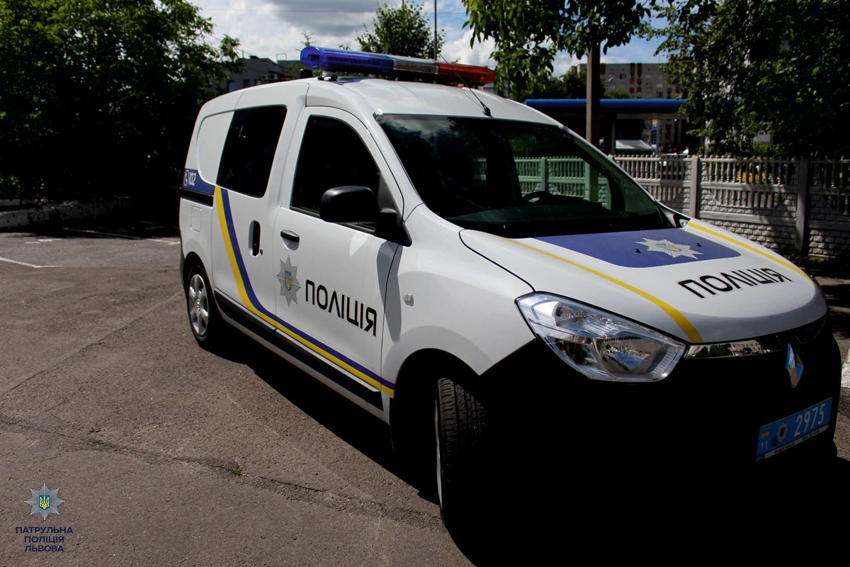 Патрульна поліція у Львові отримає два авто для перевезення порушників 