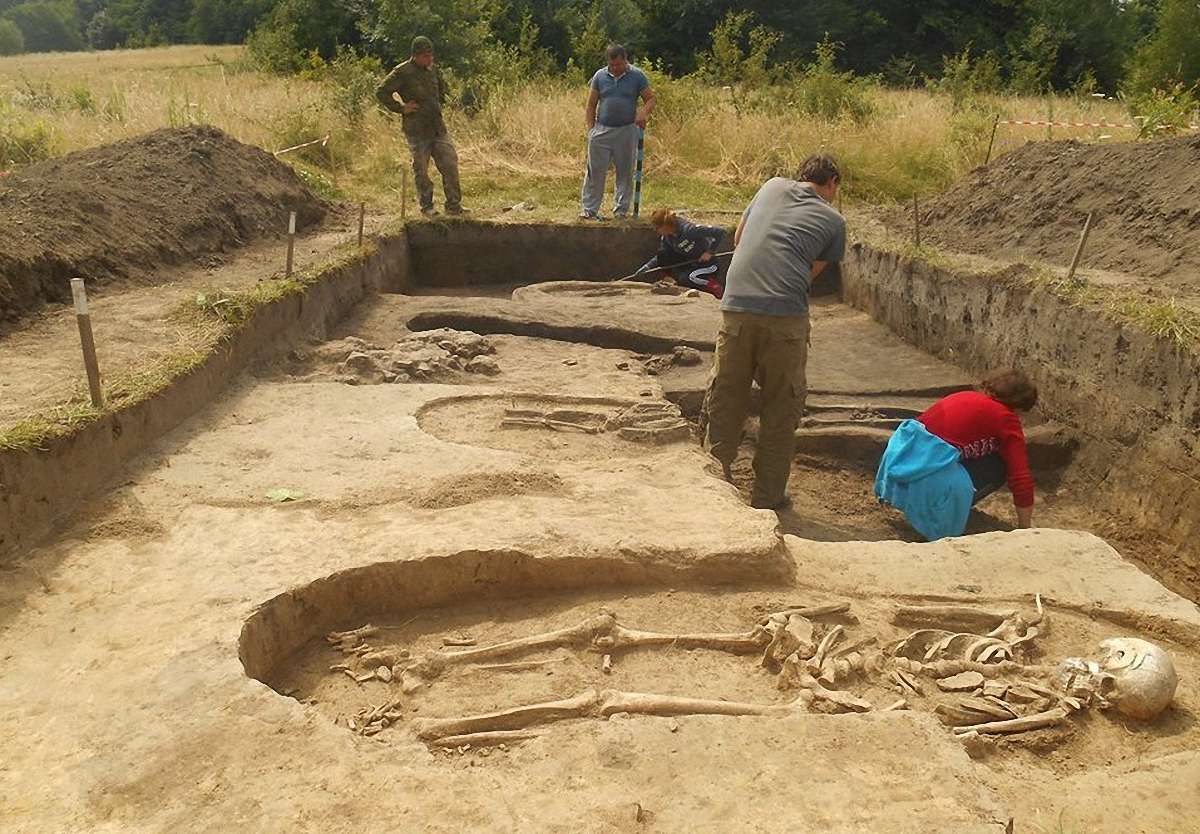 Археологи на Львівщині виявили християнський цвинтар давньоруської доби