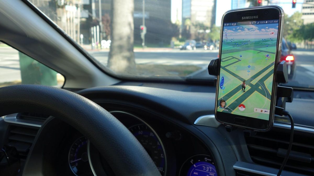 У Львові поліція вперше оштрафувала водія через гру Pokemon GO