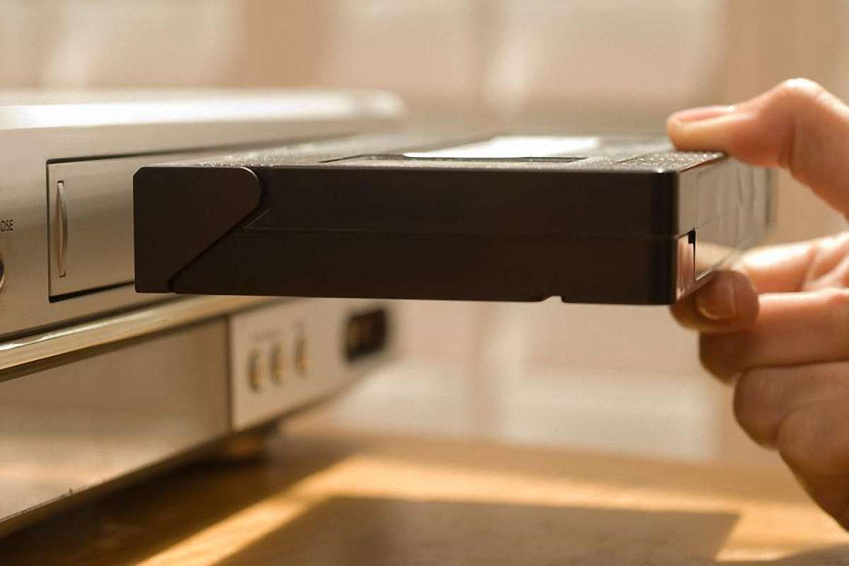 В Японії зупиняють виробництво останніх моделей відео-плеєрів VHS