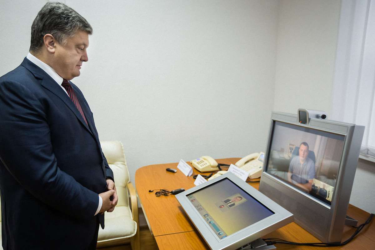 Петро Порошенко випробував нову систему урядового захищеного відео-конференц зв'язку