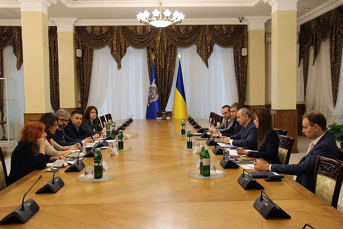 Генпрокуратура перевірить працівників СБУ через порушення прав людини, - Матіос