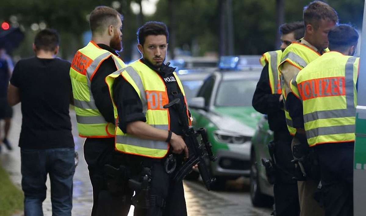 У Мюнхені після нападу на торговий центр відбулися обшуки