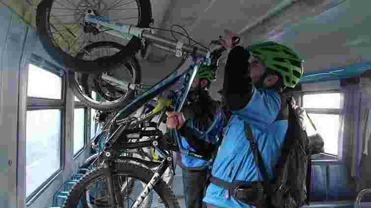 На Прикарпатті активісти просять обладнати електрички велостійками
