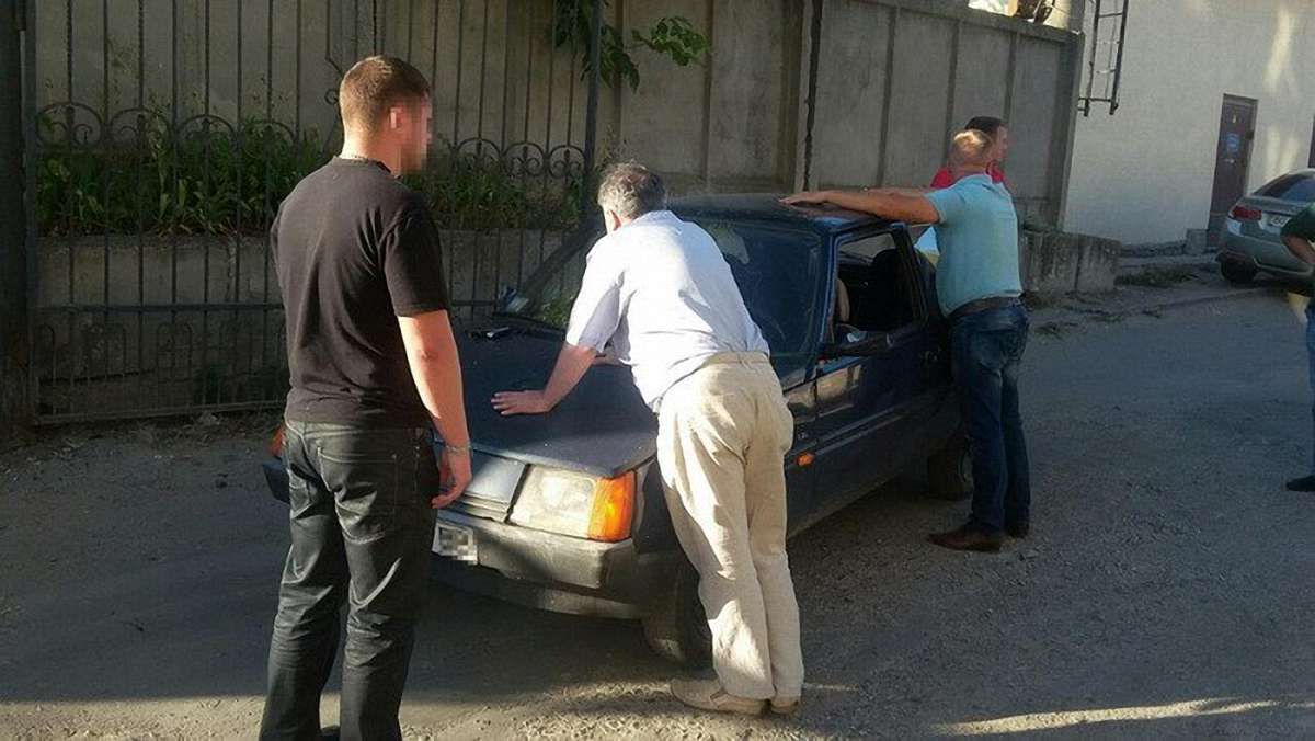 У Тернополі СБУ затримала двох податківців, які вимагали хабар у пів мільйона гривень
