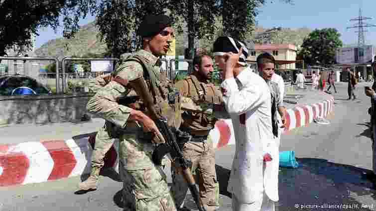 Терористи-смертники підірвали себе в натовпі на мітингу у Кабулі