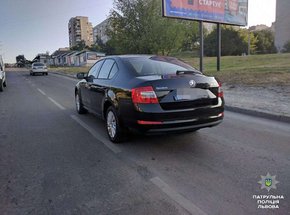 У Львові поліція затримала злодіїв, які викрали автомобіль з салону