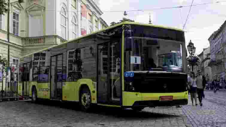 На міських маршрутах Львова курсують три нові «електронівські» автобуси