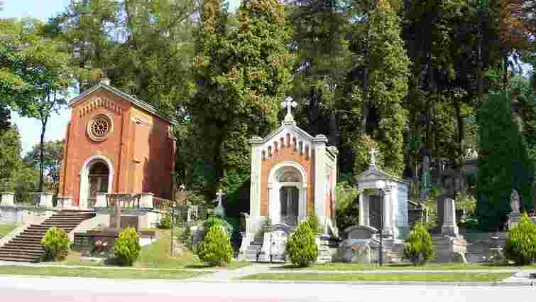 На Личаківському цвинтарі відновлять 26 надмогильних пам’ятників
