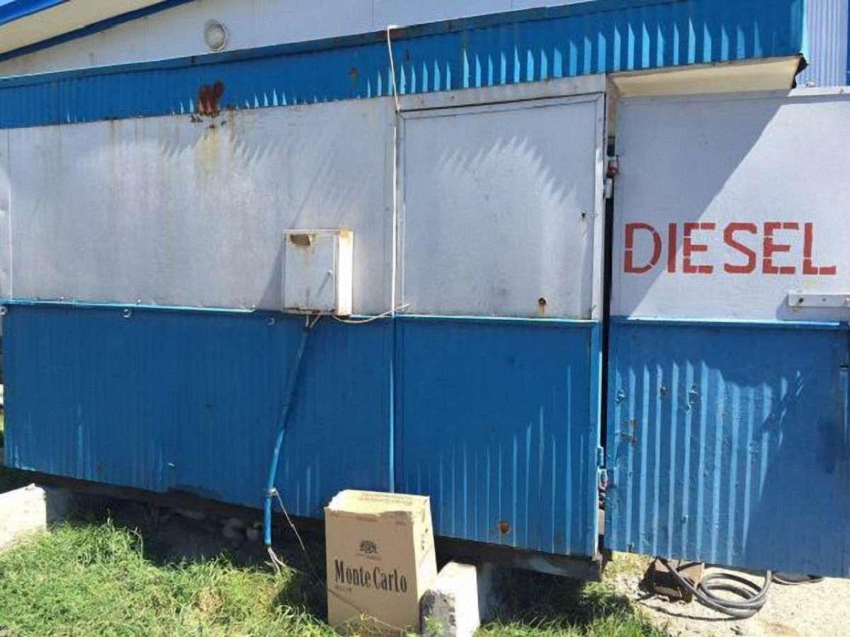 Поблизу державного кордону на підпільній АЗС продавали дизпаливо сумнівної якості