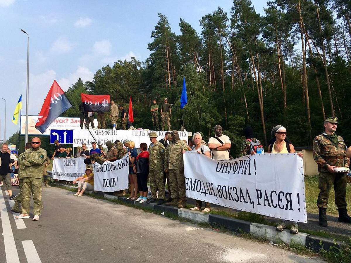 Учасники хресної ходи зможуть потрапити в Київ лише в автобусах, – Аваков