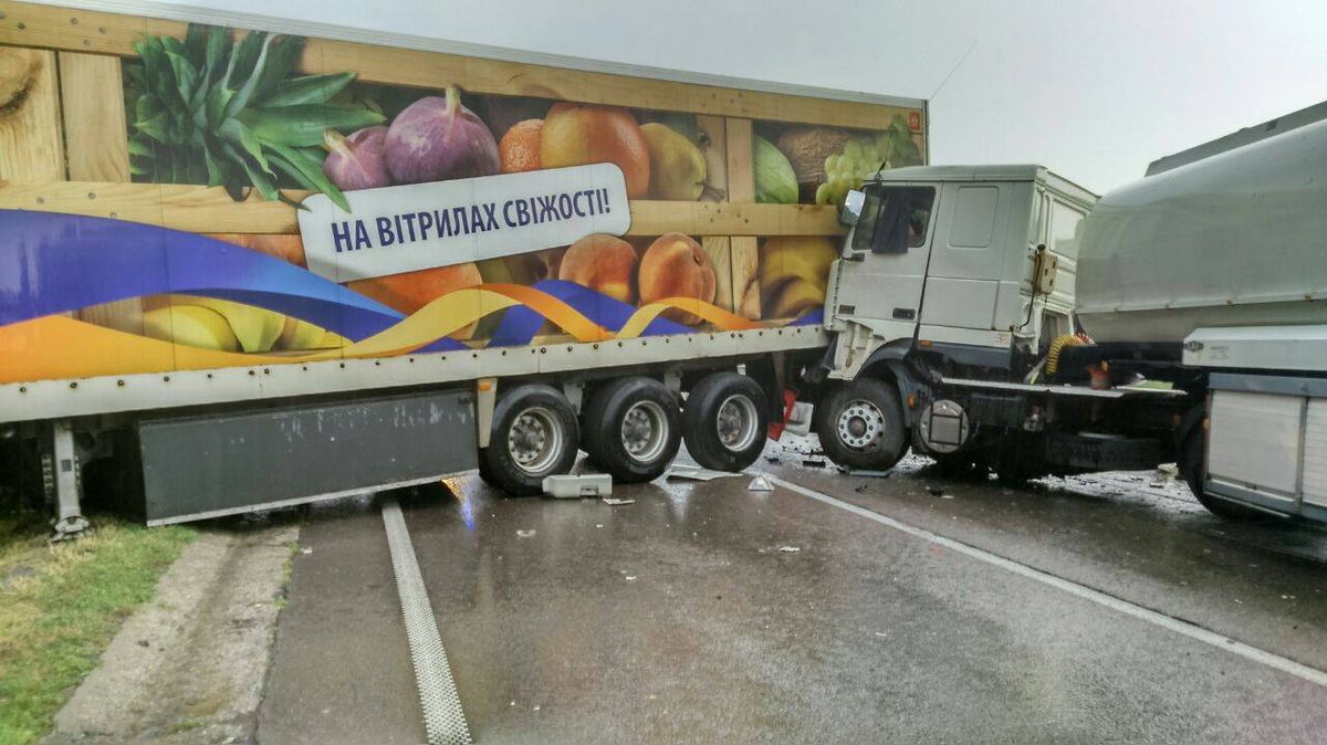 Через ДТП неподалік Львова на дорозі Київ-Чоп утворилися затори
