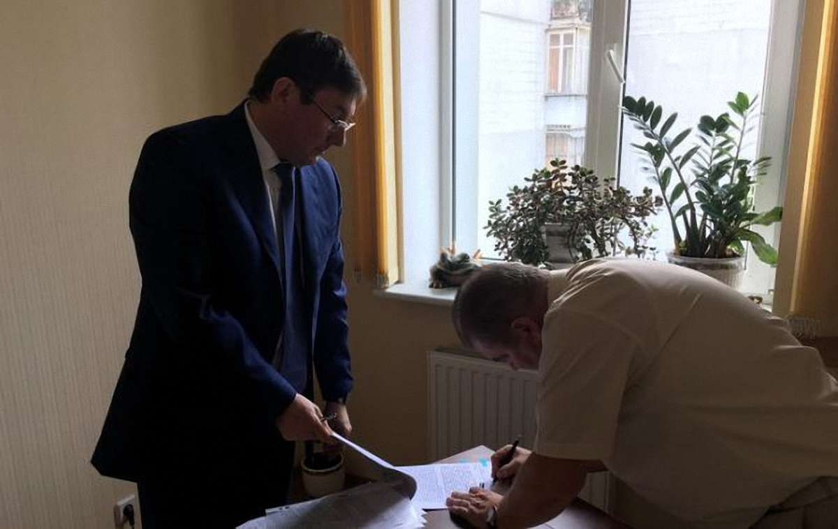 Луценко вручив підозру судді Вищого господарського суду Віктору Швецю