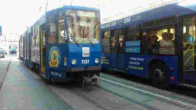 У Львові трамвай збив 50-річного пішохода