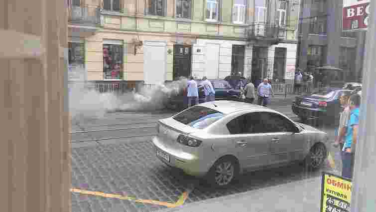 На вул. Городоцькій у Львові загорілося авто