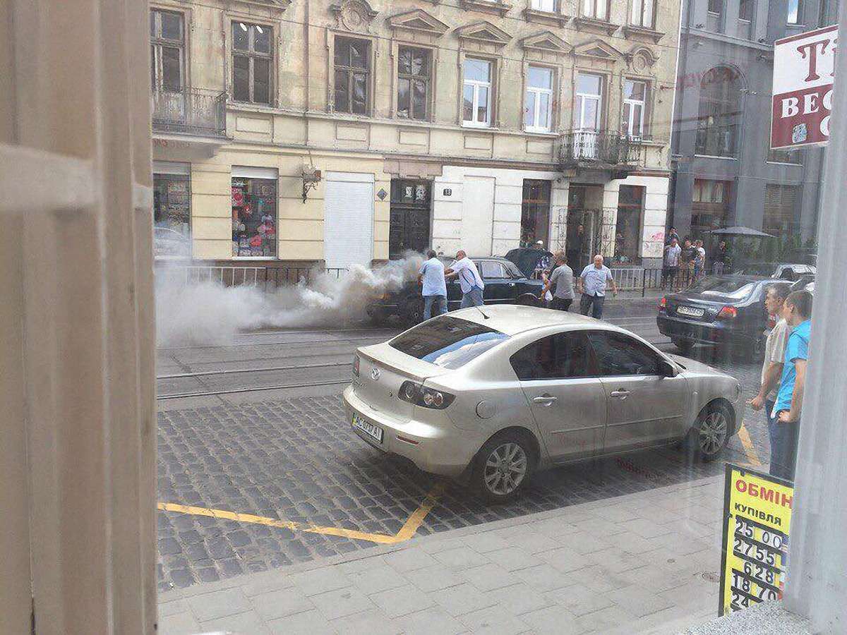 На вул. Городоцькій у Львові загорілося авто