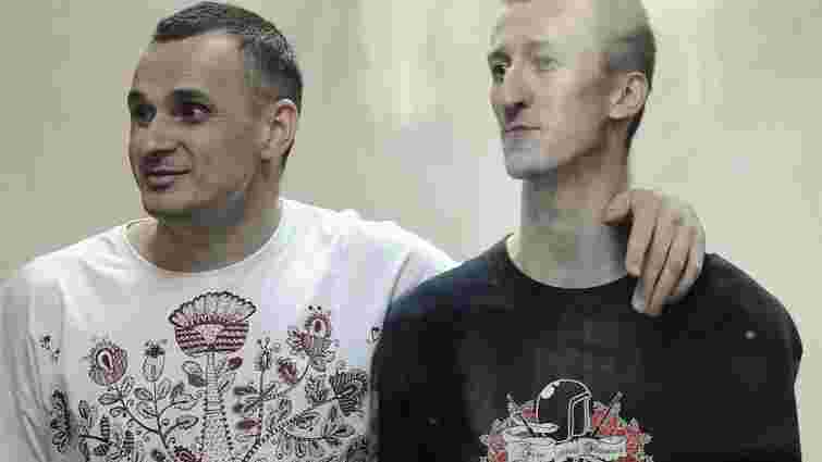 Українських політв’язнів Сенцова та Кольченка тримають в інформаційній ізоляції