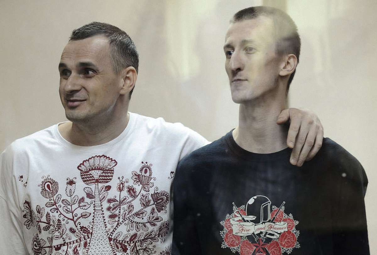 Українських політв’язнів Сенцова та Кольченка тримають в інформаційній ізоляції