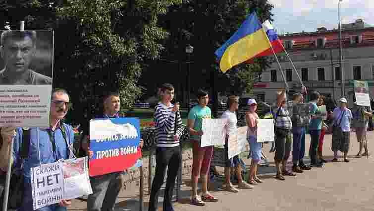 У Москві прокремлівські радикали напали на учасників мітингу проти війни в Україні