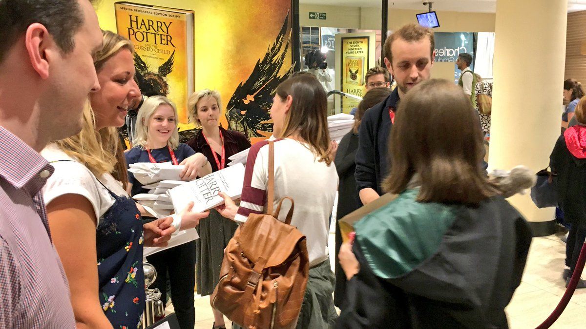 У Лондоні восьма книга про Гаррі Поттера викликала шалений ажіотаж