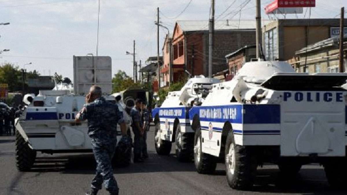 Озброєні люди, які захопили поліцейський відділок в Єревані, здалися владі