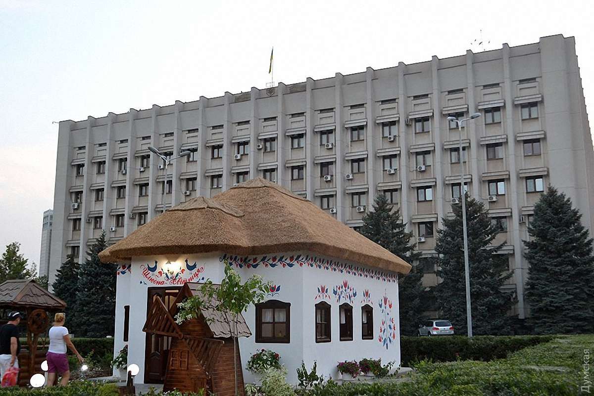 В Одесі зареєстрували перші шлюби в цілодобовій «хатинці одружень»