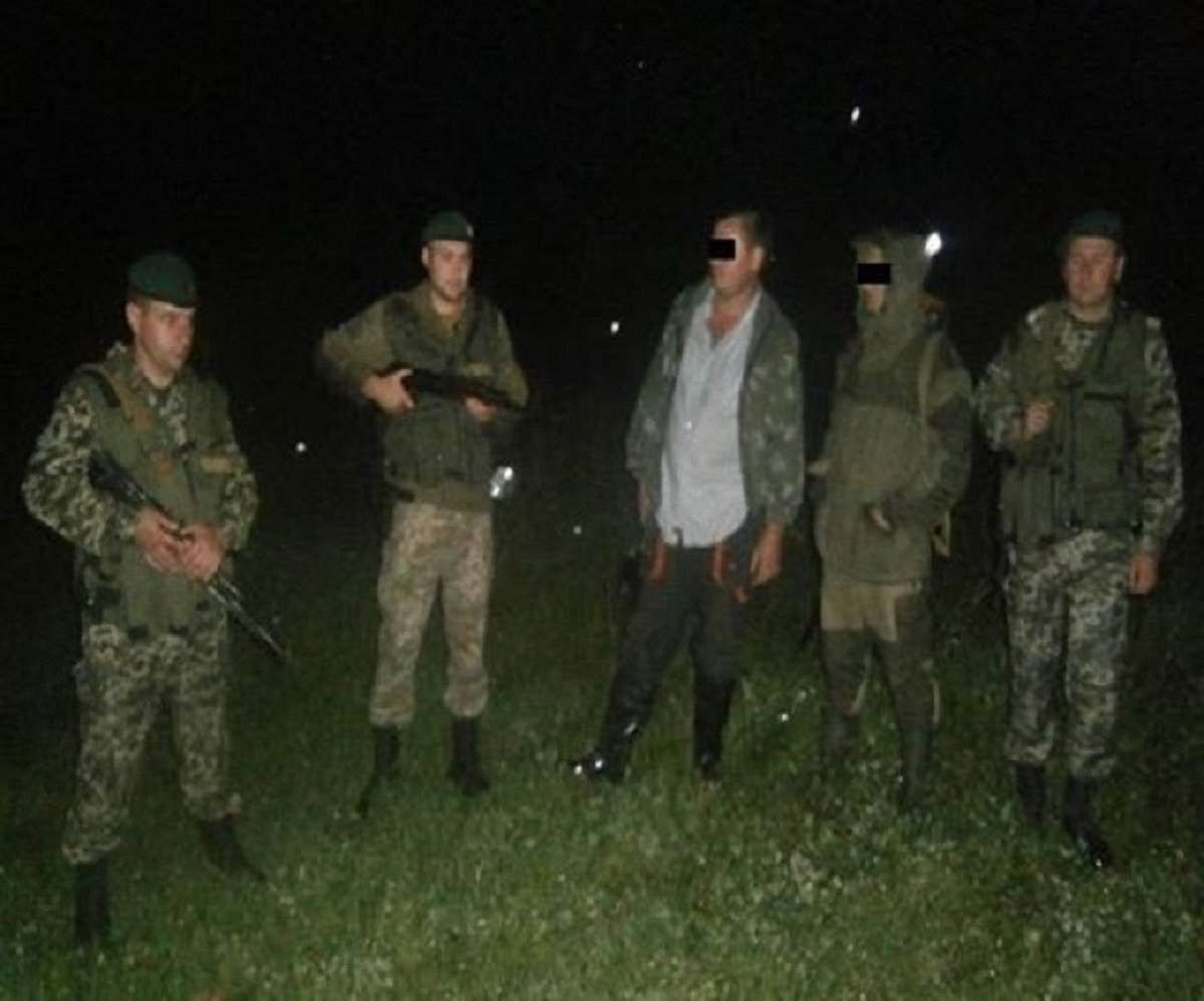 Біля кордону з Польщею прикордонники затримали мисливців зі зброєю