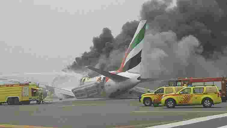 В аеропорту Дубая під час посадки загорівся літак