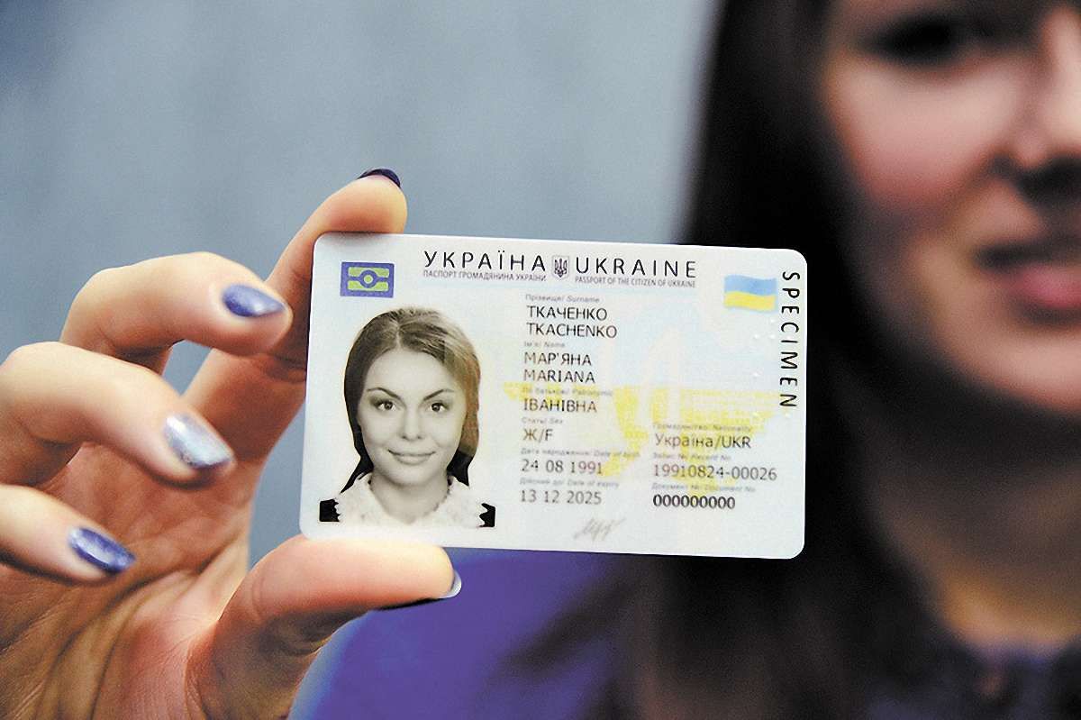 Порошенко підписав закон про внутрішні біометричні паспорти