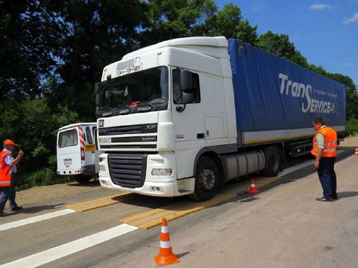 За місяць львівські патрульні оштрафували майже 300 водіїв вантажівок