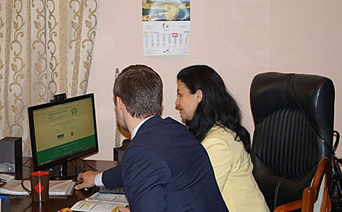 Віце-прем'єр-міністр протестувала систему електронного декларування чиновників