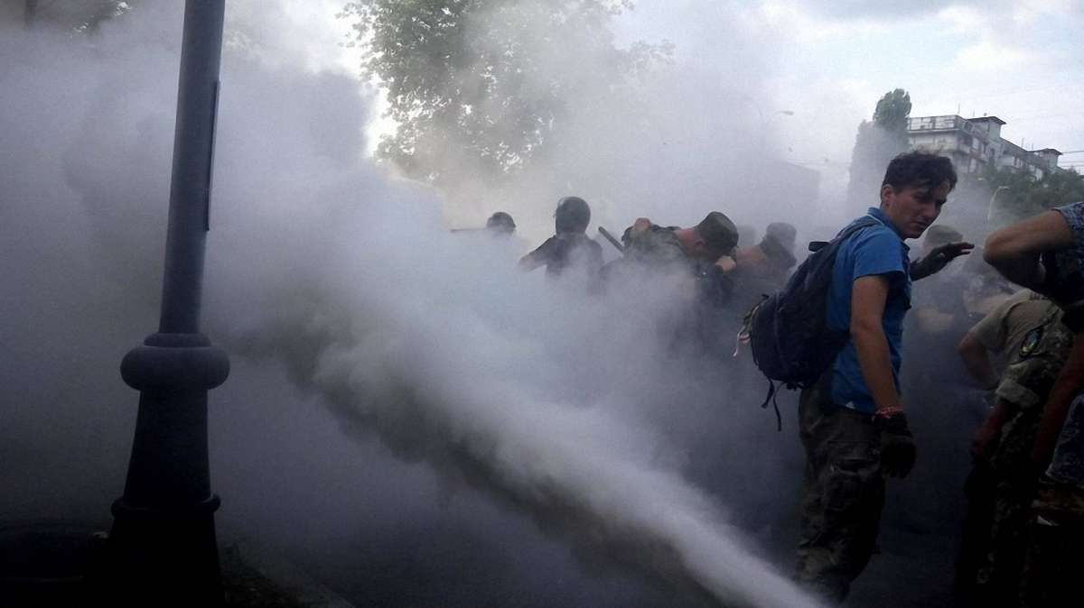 Трьом учасникам заворушень під Оболонським райсудом оголосили про підозру