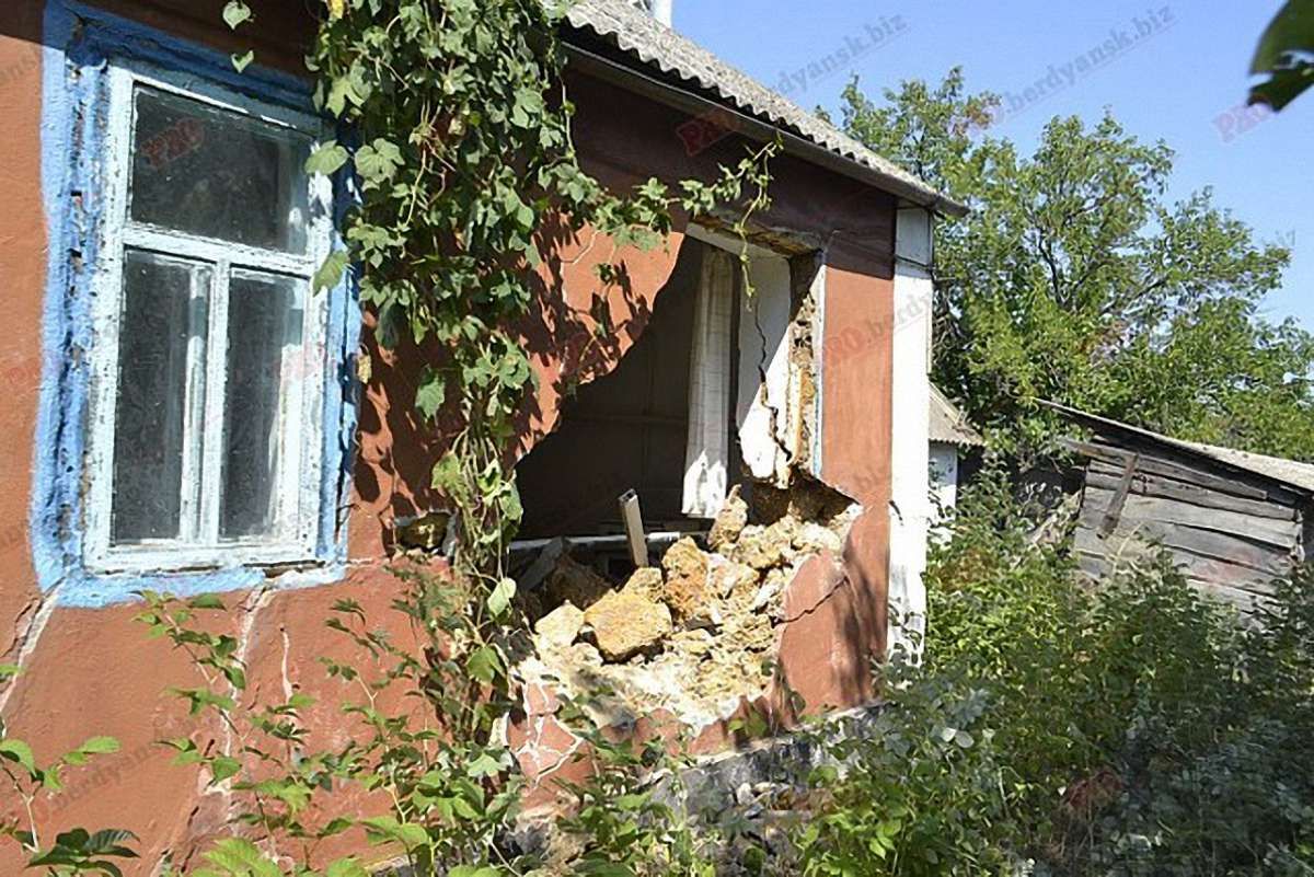У Запорізькій області броньовик Нацгвардії в’їхав у будинок