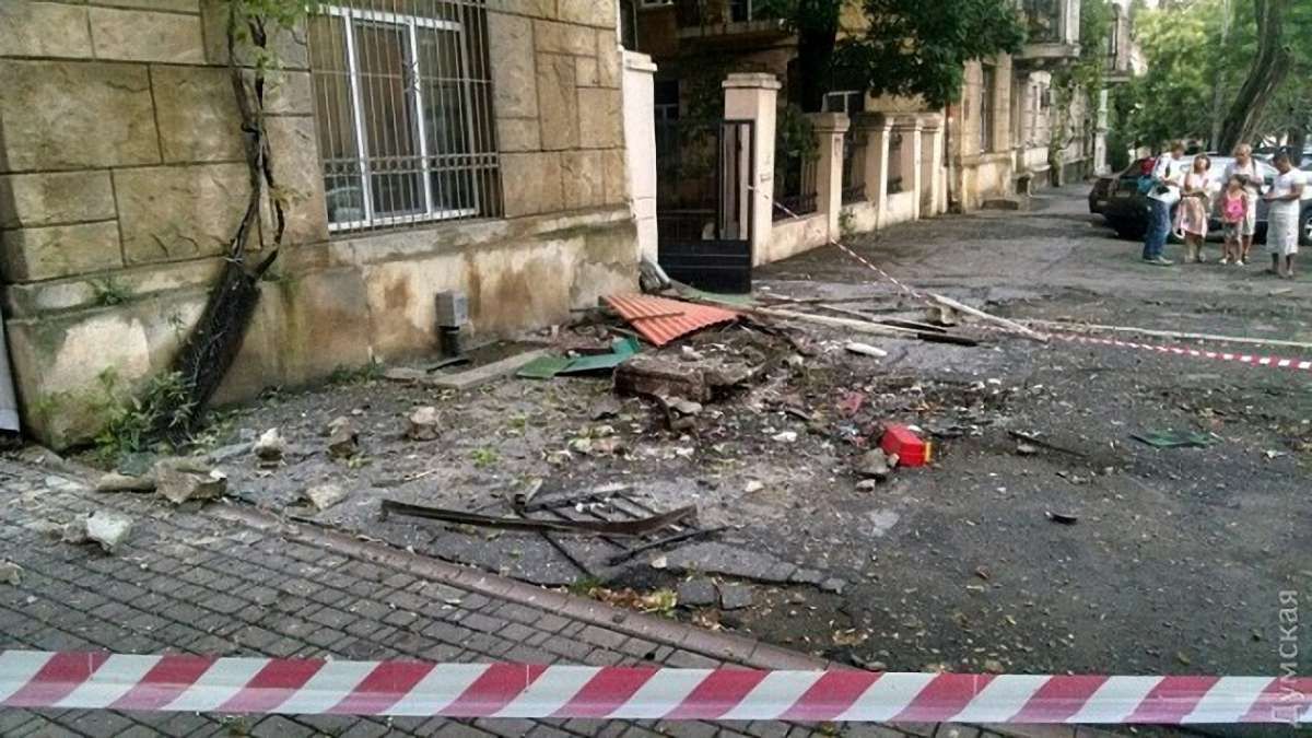 З будинку в центрі Одеси впали три балкони