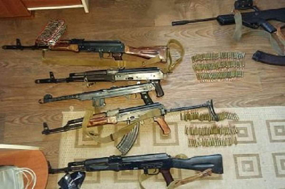 Поліція вилучила арсенал зброї та боєприпасів в центрі Києва