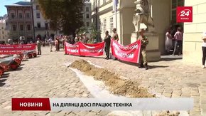 Під Ратушу з тачками із землею прийшли захисники будівництва на Варшавській-Сосновій