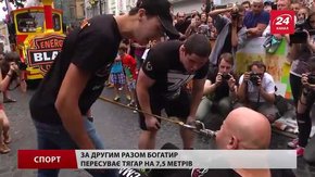 Олег Скавиш зубами потягнув два чудо-поїзди вагою 22 тонни