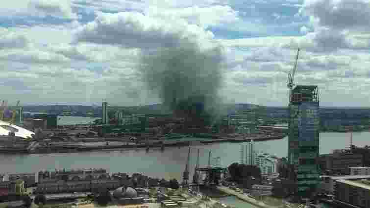 У Лондоні спалахнула пожежа, яку видно по обидва береги Темзи