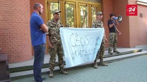 У Львові бійці батальйону ОУН пікетували СБУ