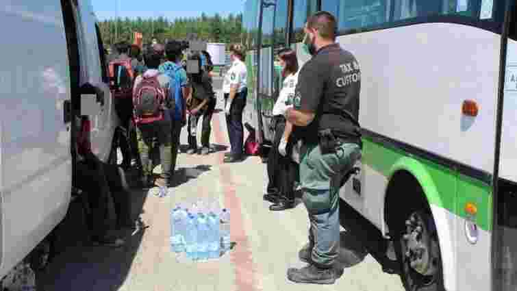 В Угорщині заарештували українця, який перевозив 33 мігрантів