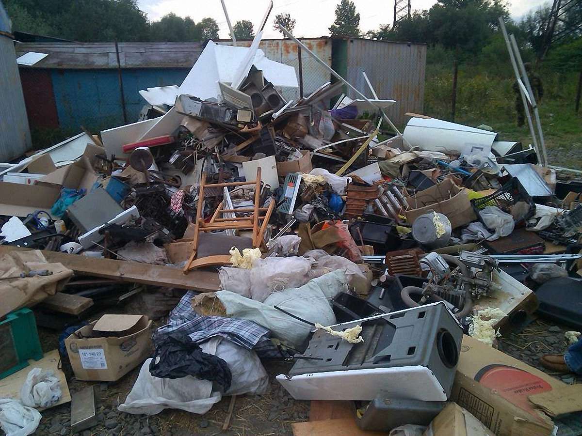 Вночі невідомі напали на підприємців ринку «Торпедо»