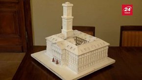 Львів'янам показали макет Ратуші, яку встановлять на пл. Ринок