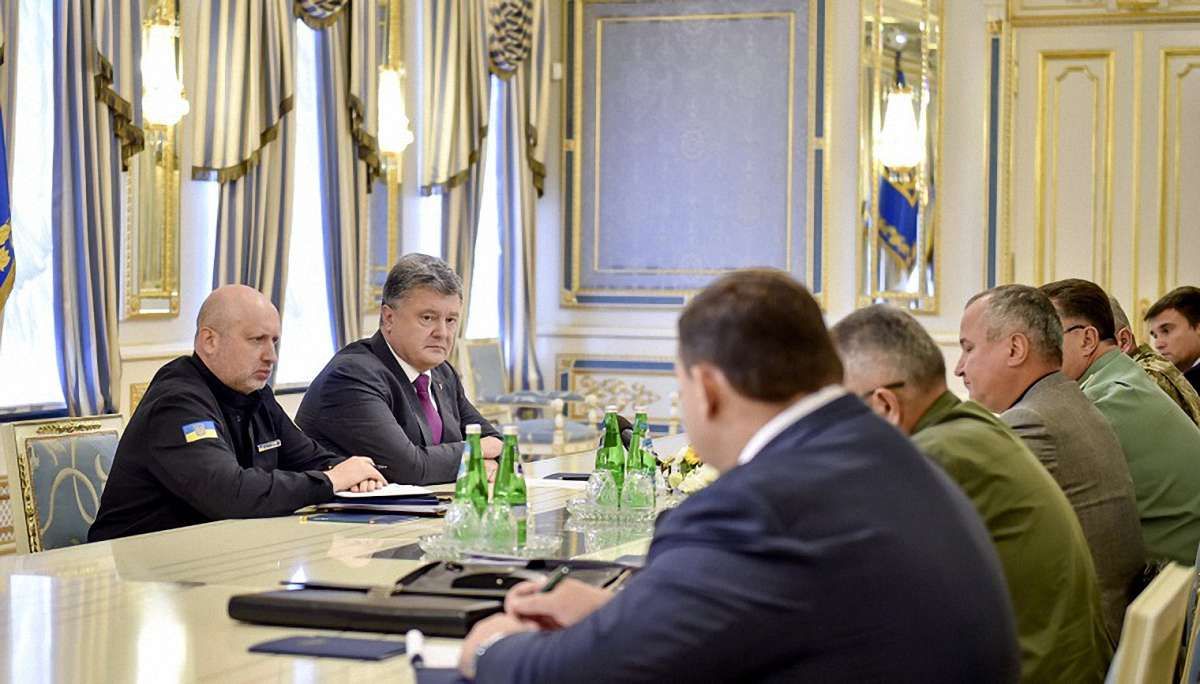 Порошенко перевів у посилену бойову готовність усі підрозділи біля окупованого Криму