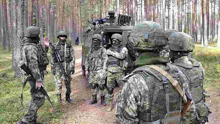 Біля адмінкордону з окупованим Кримом російські війська розгорнулися в бойові порядки