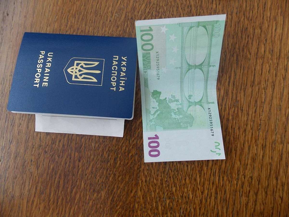 Бельгієць за 100 євро хабара хотів потрапити в Україну
