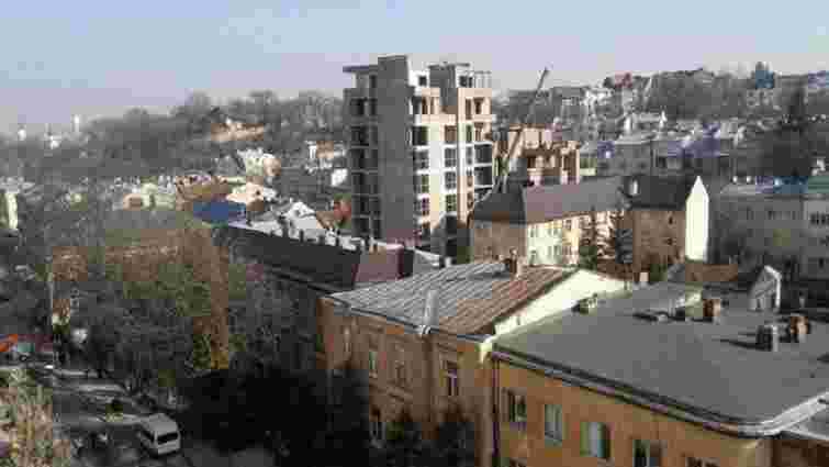 Прокуратура вимагає скасувати право власності на багатоповерхівку у Львові
