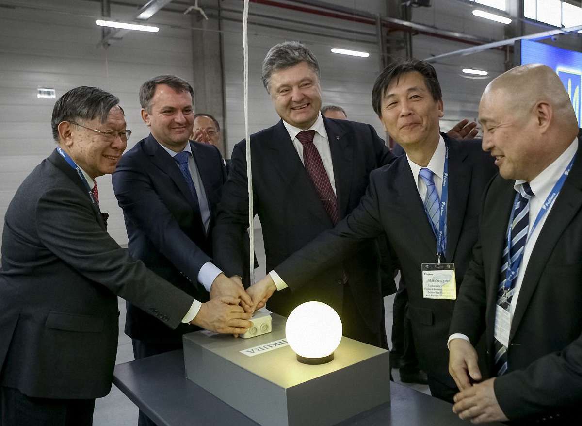 Петро Порошенко закладе капсулу у будівництво нового заводу Nexans на Львівщині